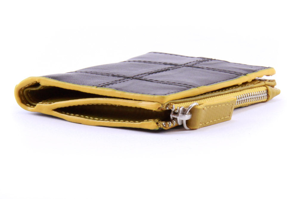 sustainable wallet by Elvis & Kresse